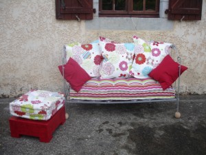 canapé lit et son pouf (photo)