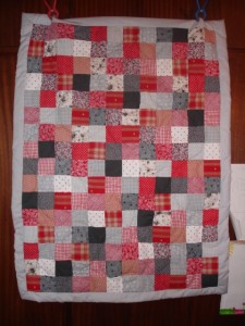 patchwork rouge et gris (photo)